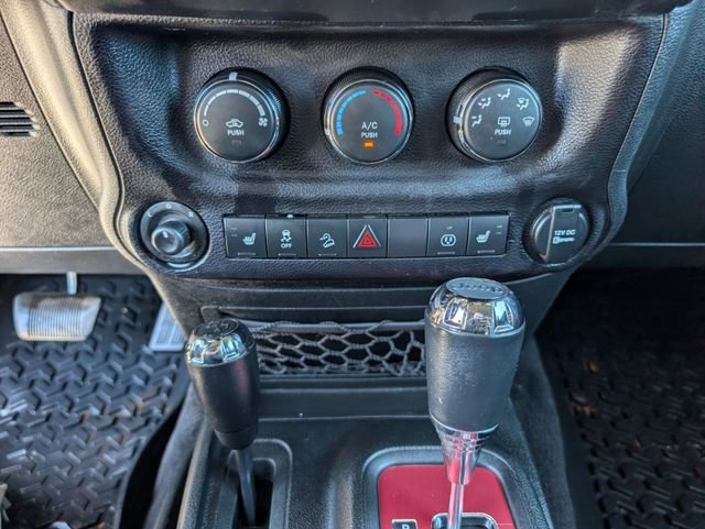 Used 2017 Jeep Wrangler Unlimited Sahara w/ Connectivity Group image 17