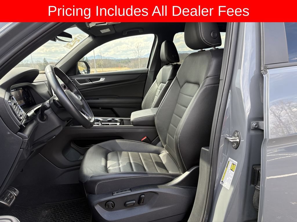Used 2025 Volkswagen Atlas Cross Sport SEL R-Line AWD/4WD image 28