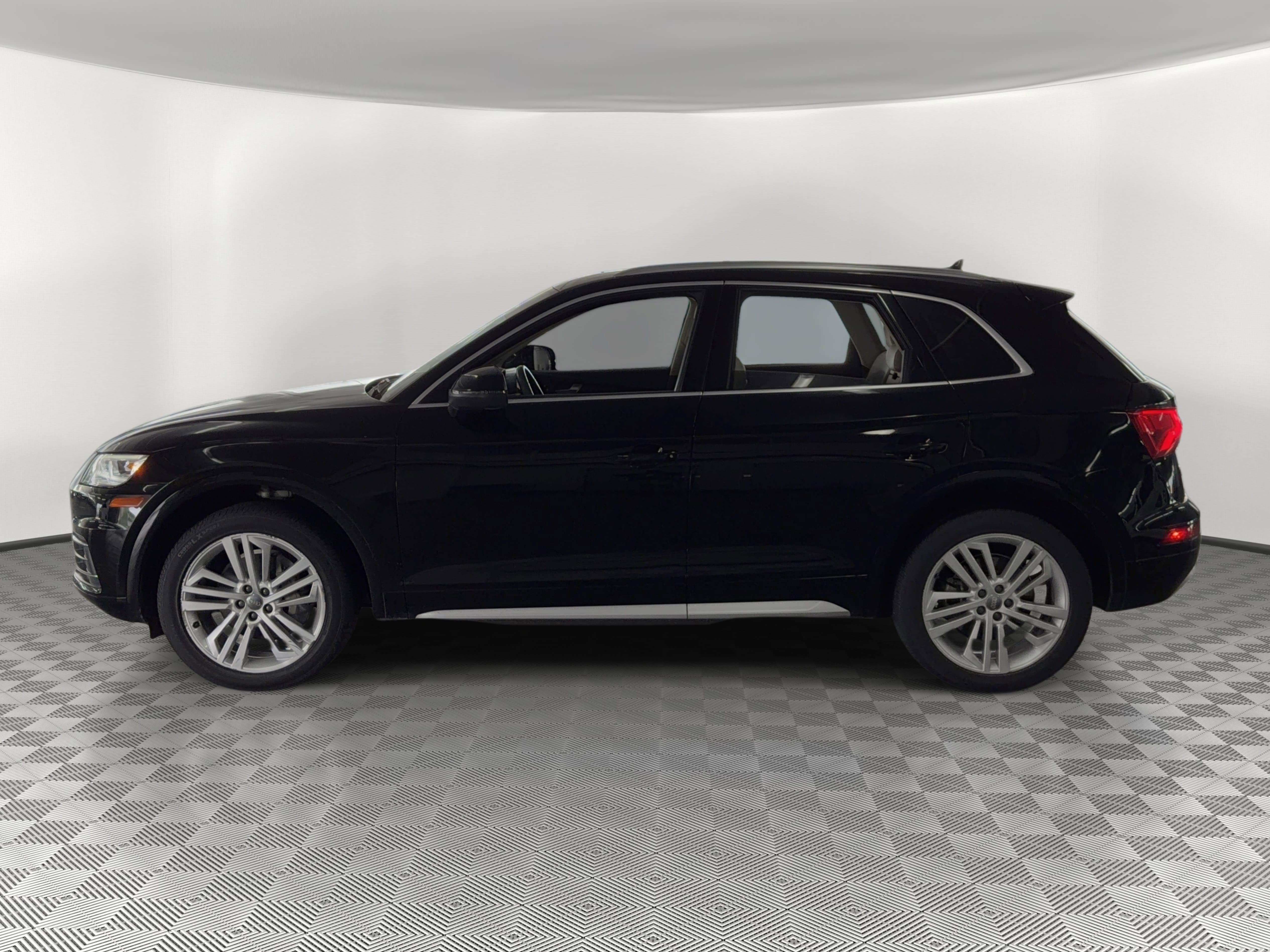 Used 2020 Audi Q5 2.0T Premium Plus AWD/4WD image 2