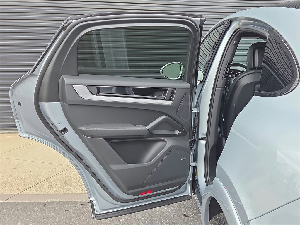 New 2026 Porsche Cayenne S image 17