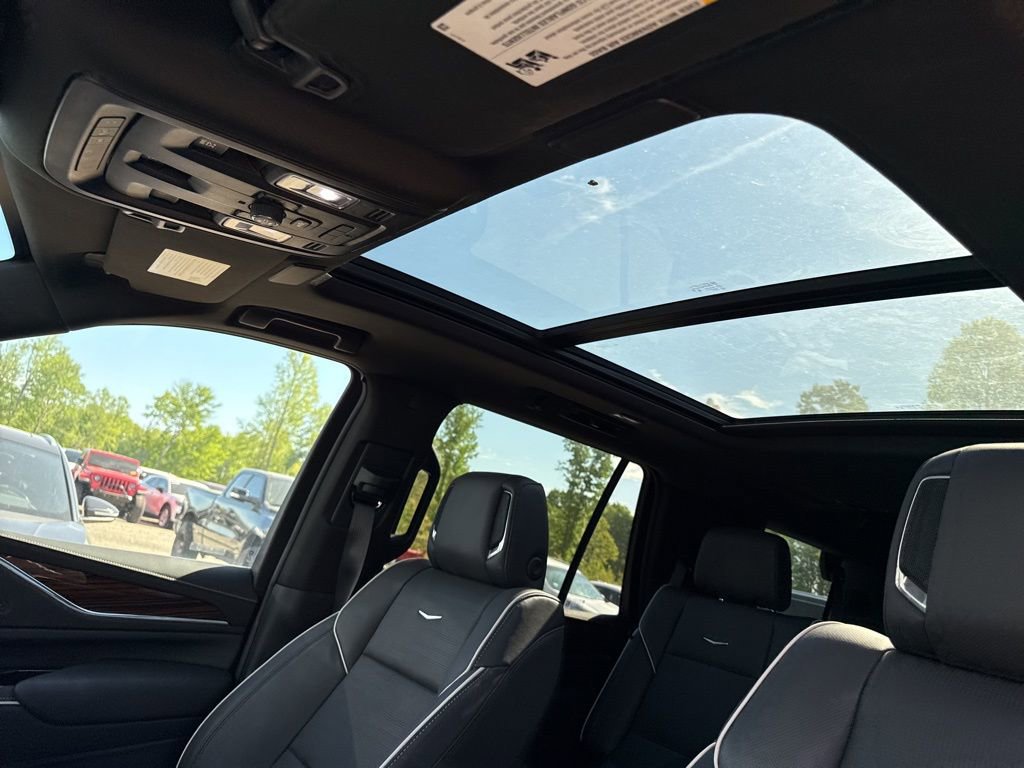 Used 2024 Cadillac Escalade Premium Luxury AWD/4WD image 6