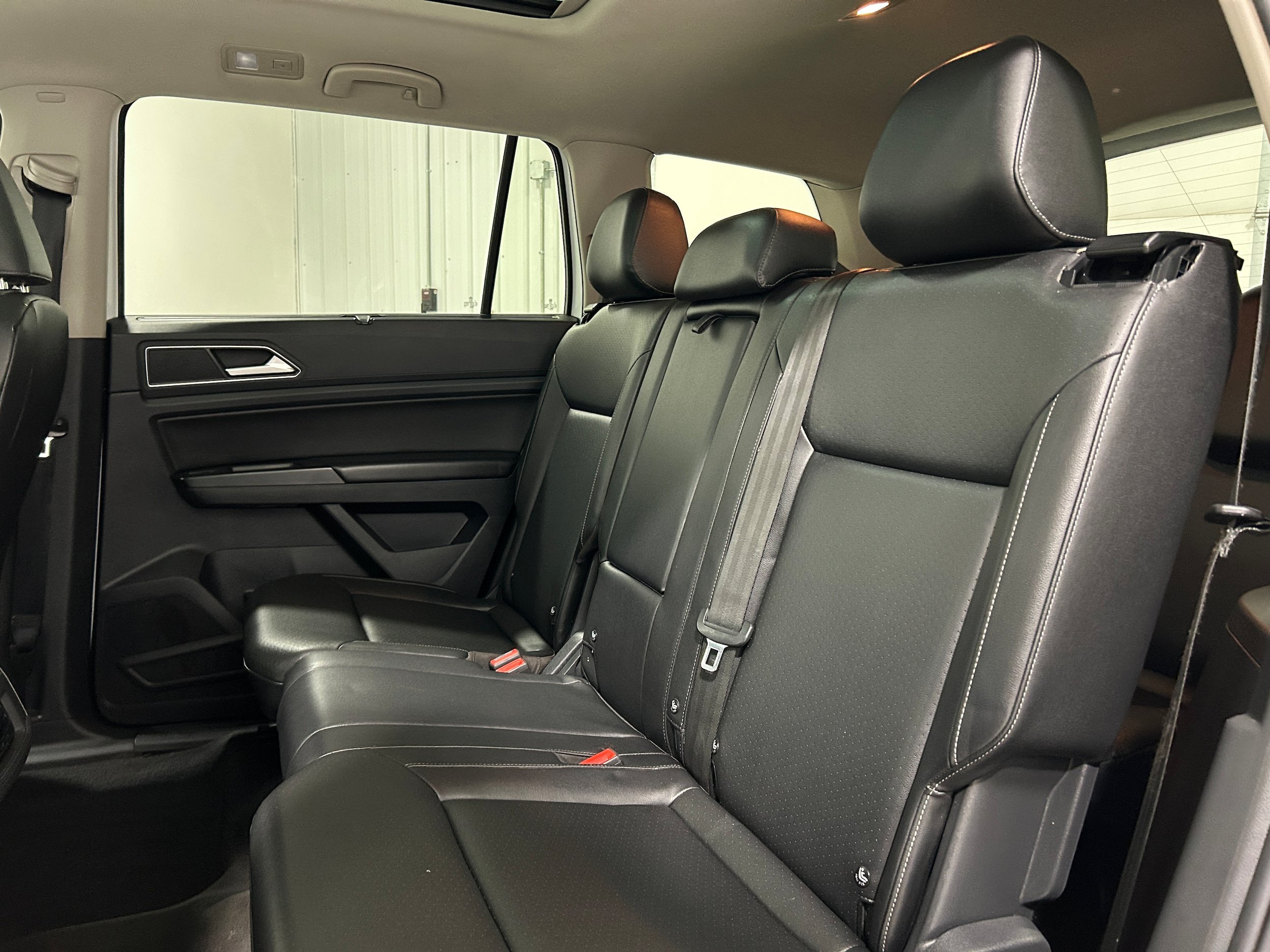 Used 2018 Volkswagen Atlas SEL w/ R-Line Package AWD/4WD image 29