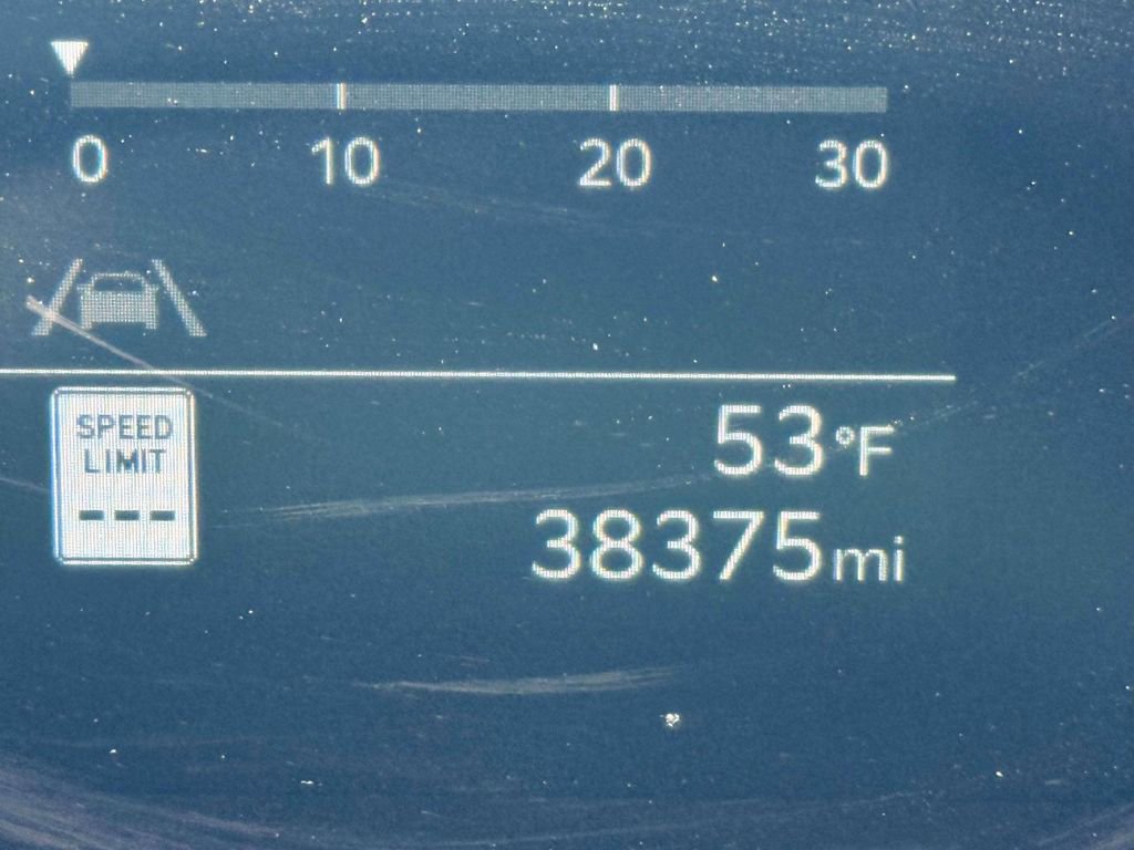 Used 2025 Kia Carnival FWD image 18