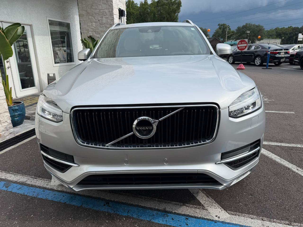 Used 2018 Volvo XC90 T6 Momentum w/ Convenience Package AWD/4WD image 4