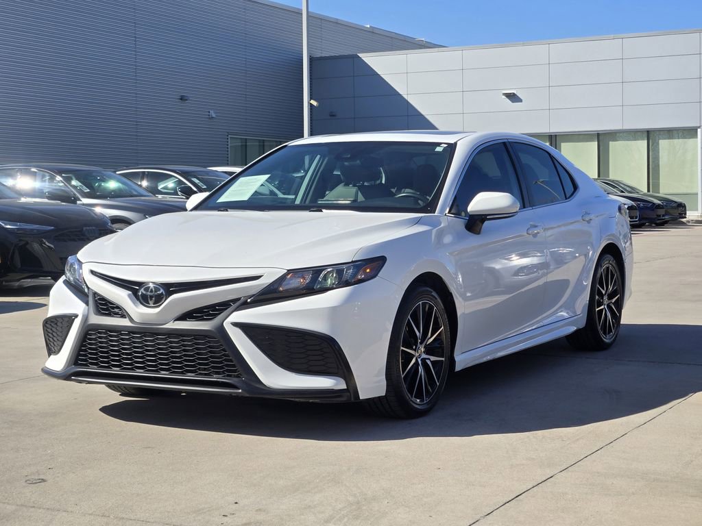 Used 2021 Toyota Camry SE image 4