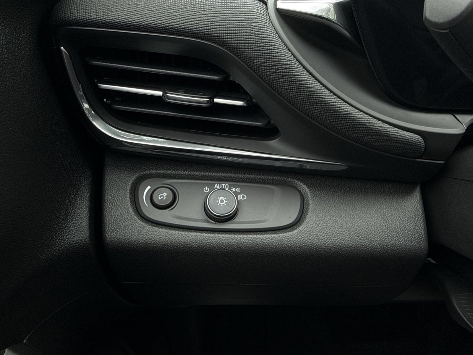 New 2026 Buick Envista Sport Touring FWD image 22