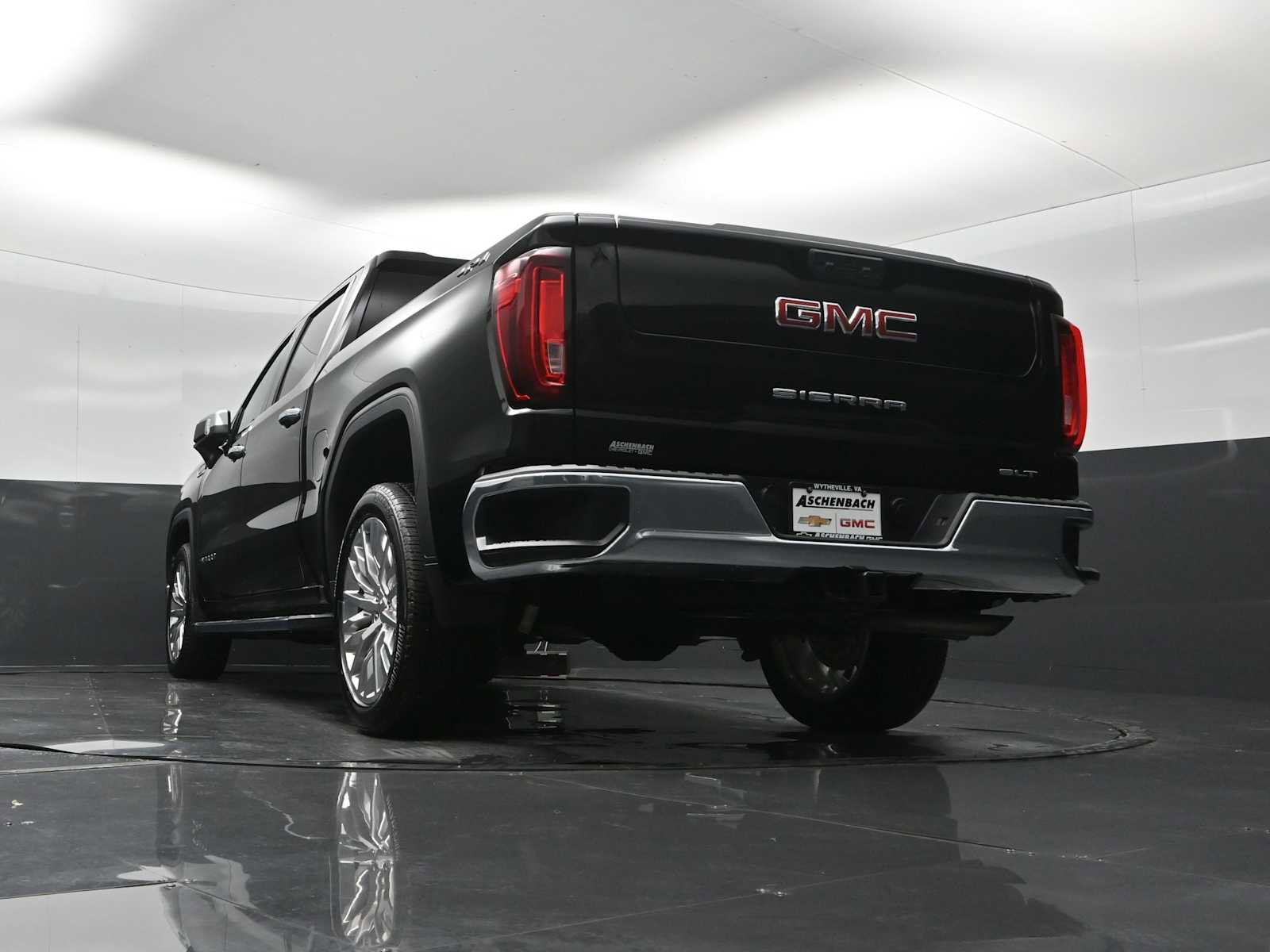 Used 2024 GMC Sierra 1500 SLT w/ SLT Convenience Package AWD/4WD image 22