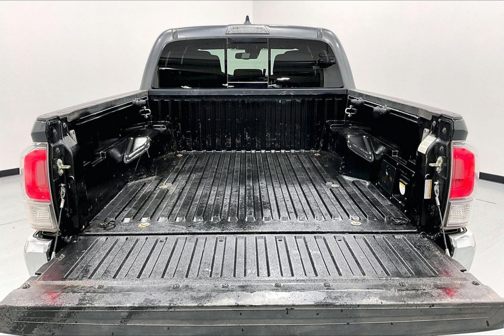 Used 2020 Toyota Tacoma TRD Off-Road AWD/4WD image 33