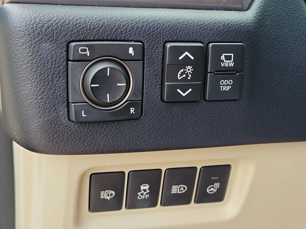 Used 2023 Lexus GX 460 Luxury w/ Accessory Package image 29