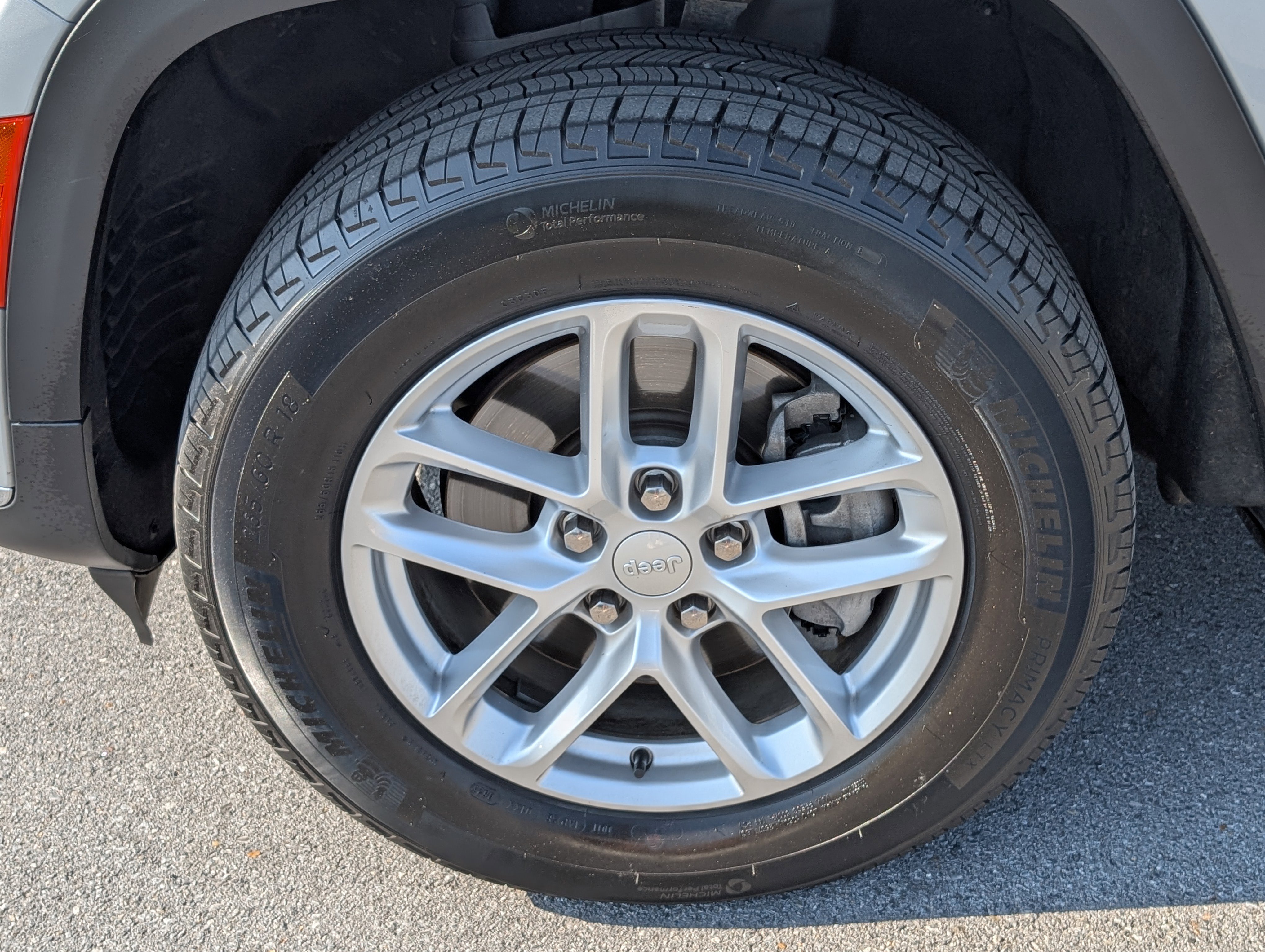 Used 2023 Jeep Grand Cherokee L Laredo RWD image 26