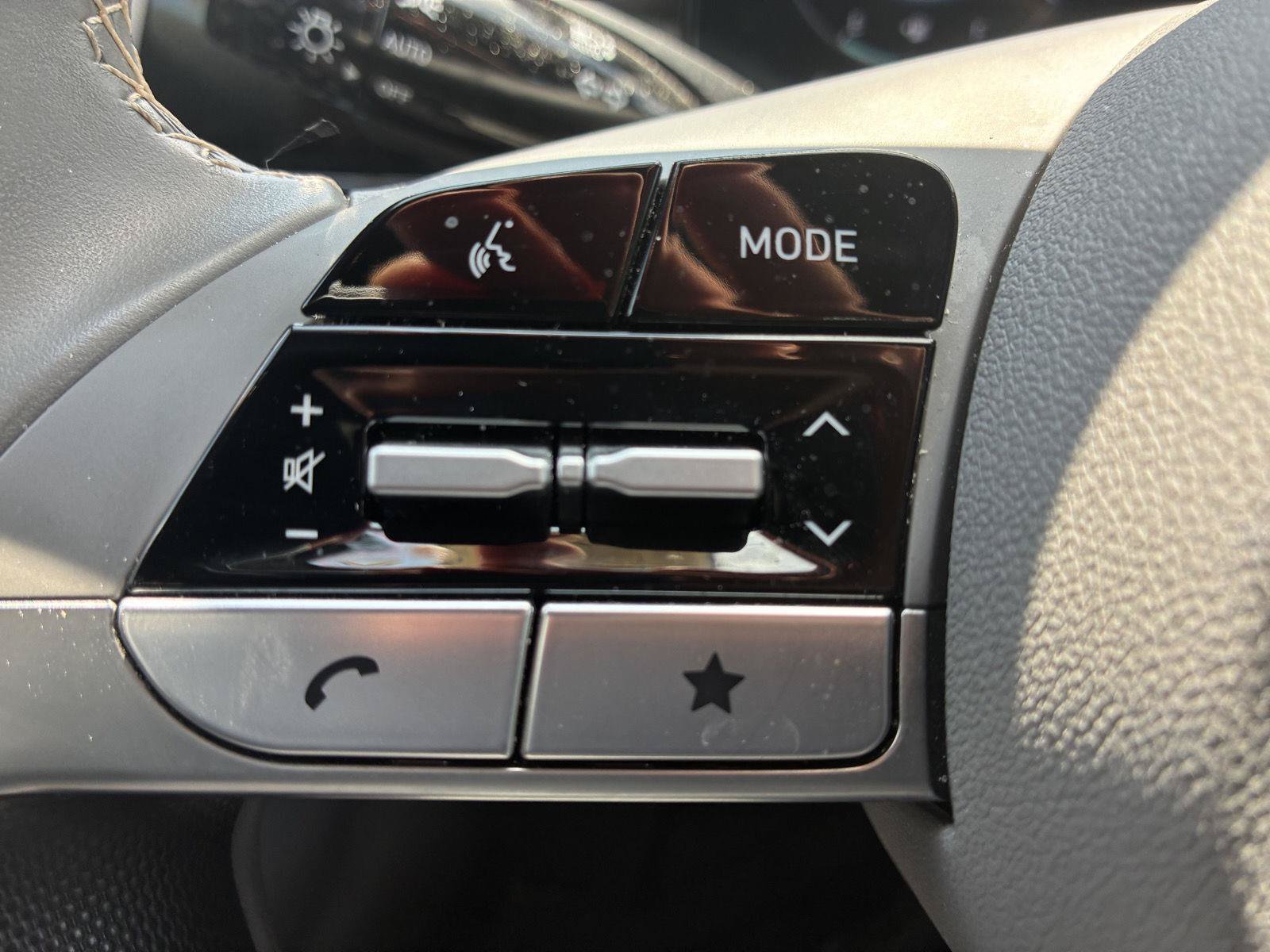 Used 2025 Hyundai Elantra SEL FWD image 18