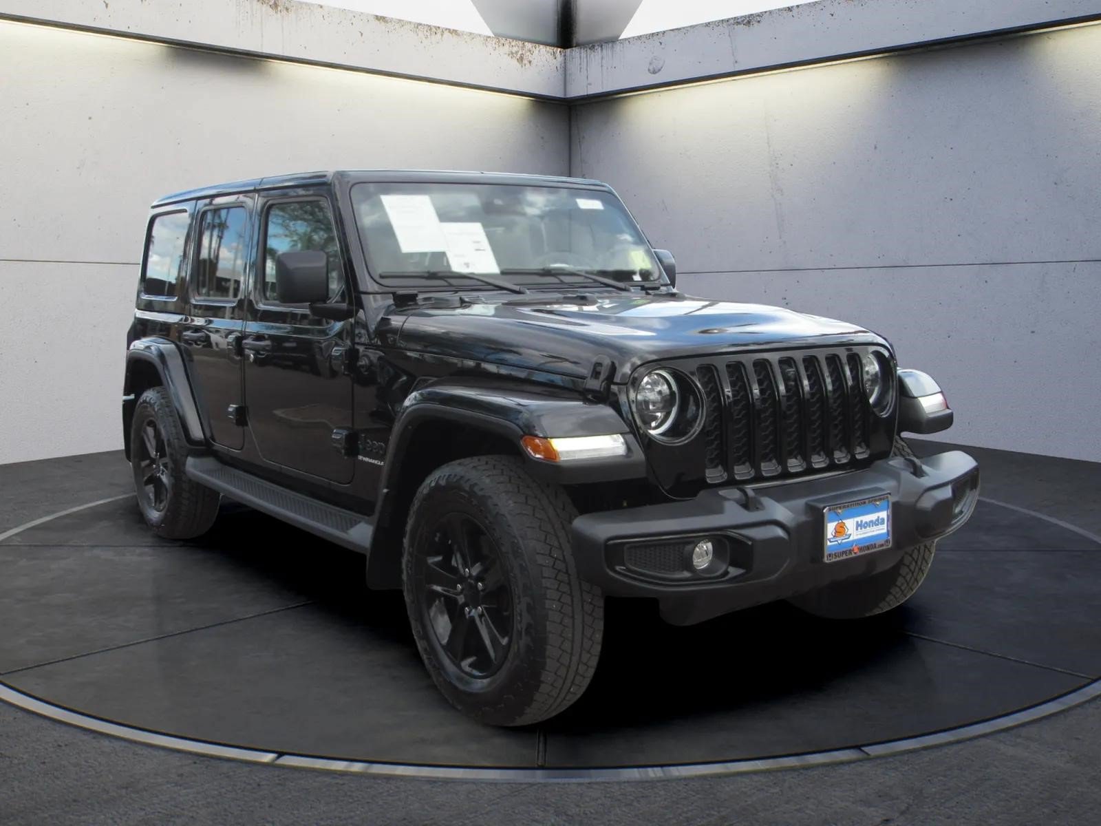 Used 2023 Jeep Wrangler Unlimited Sahara AWD/4WD image 2