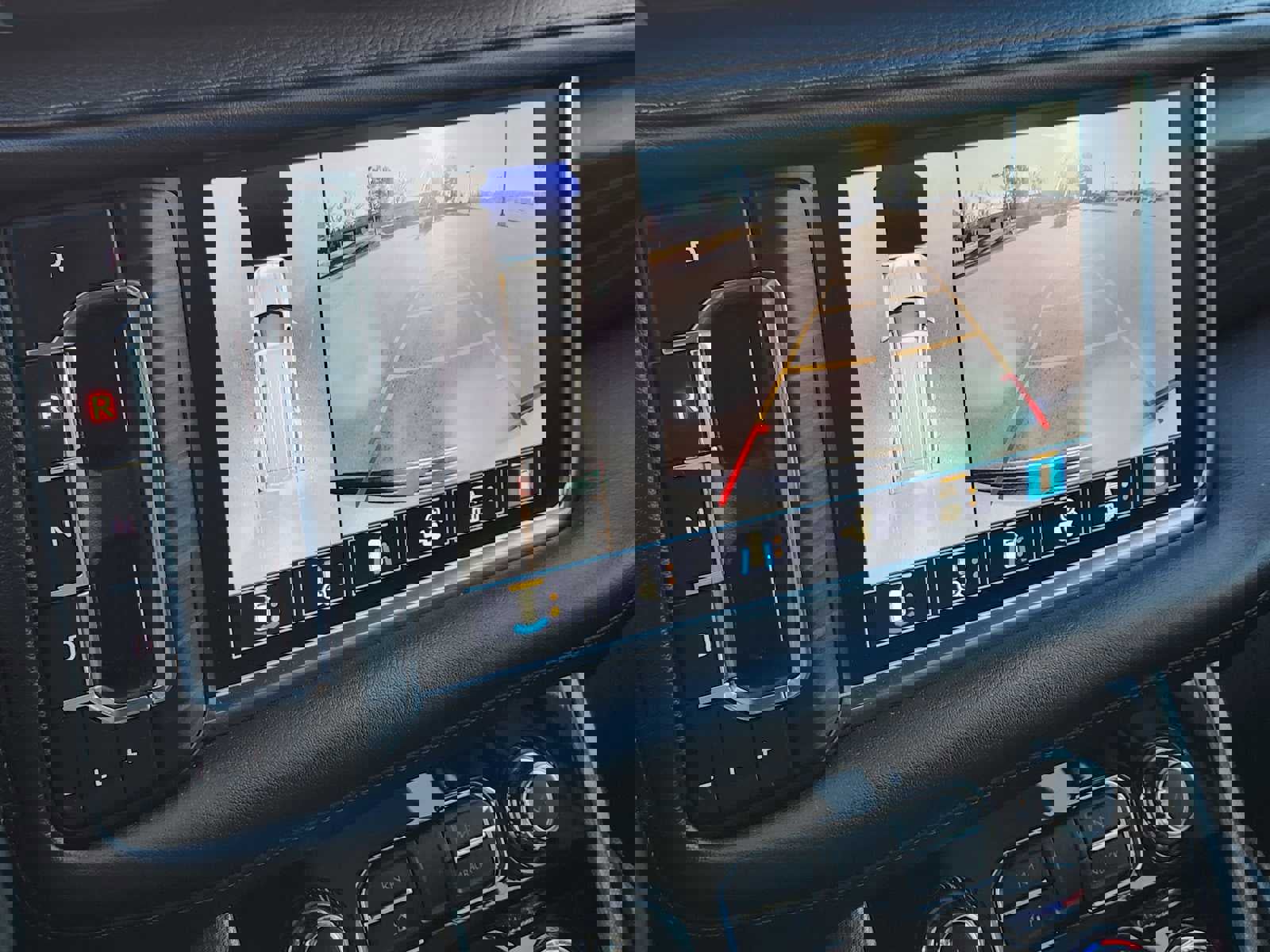 Used 2021 GMC Yukon Denali w/ Denali Premium Package image 25