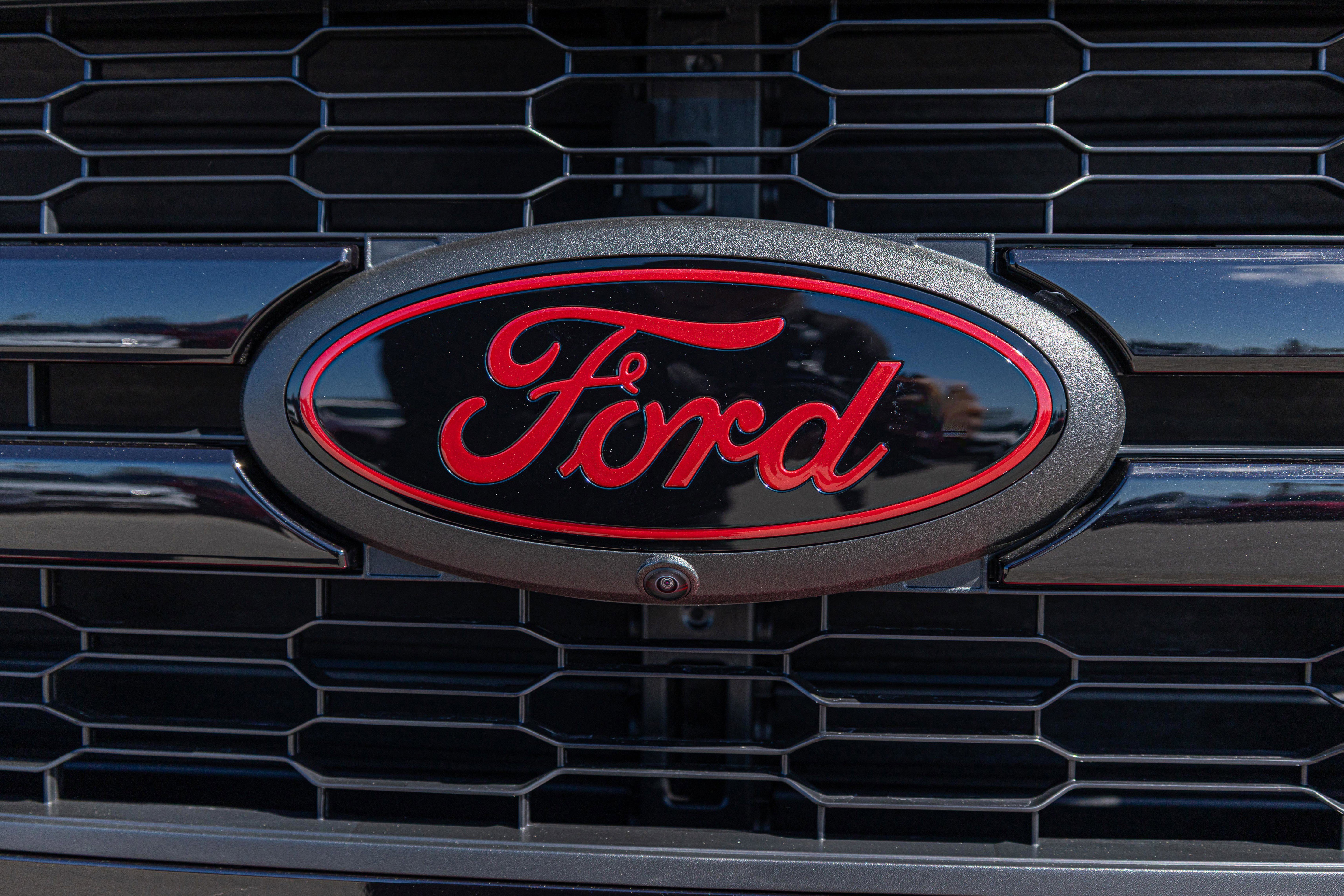 New 2025 Ford F150 Lariat w/ Equipment Group 501A Mid image 11