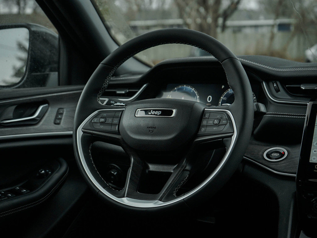 New 2025 Jeep Grand Cherokee L Limited w/ Black Appearance Package image 17