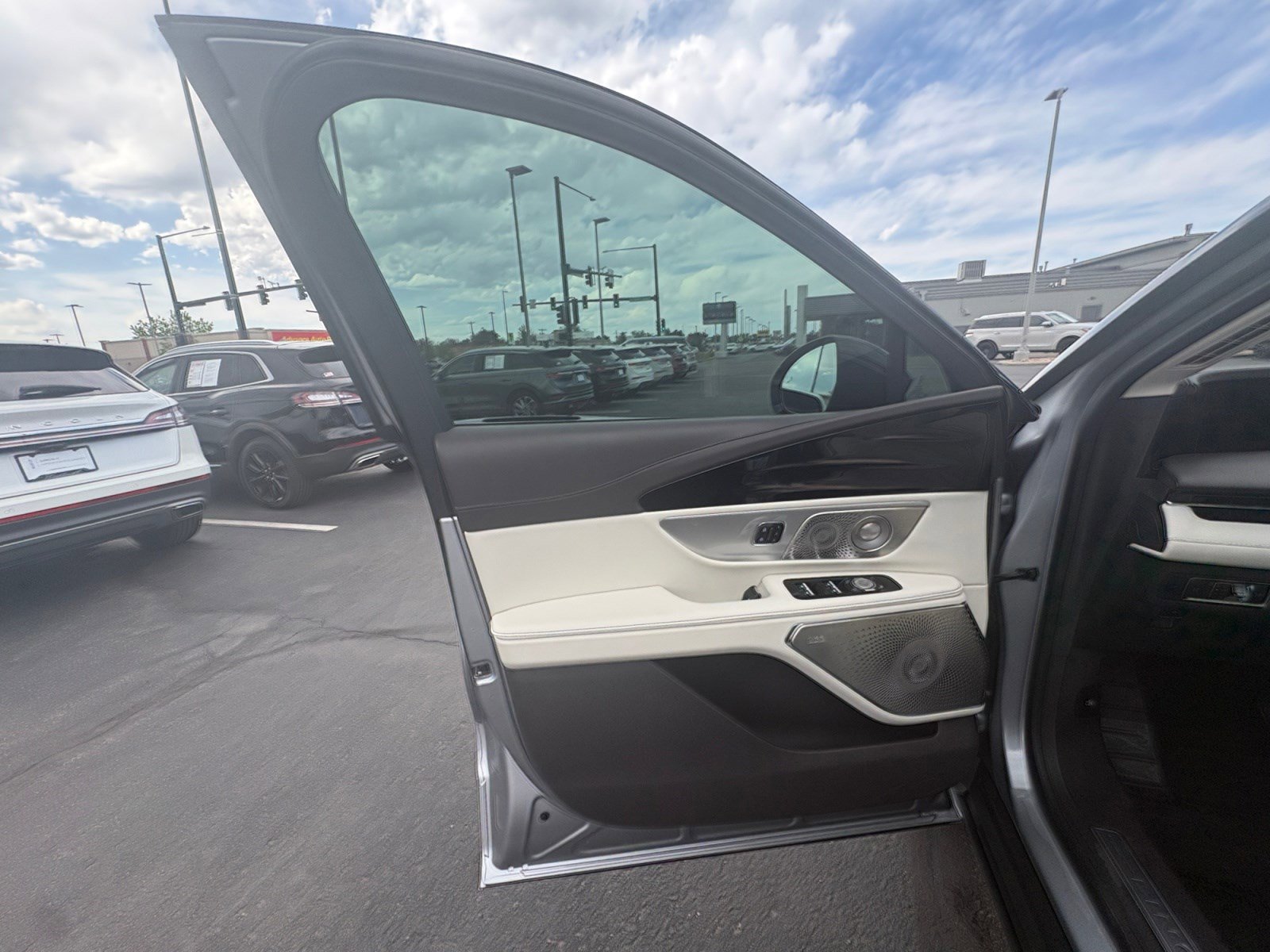 Used 2024 Lincoln Nautilus Black Label w/ Jet Appearance Package (87T) AWD/4WD image 19