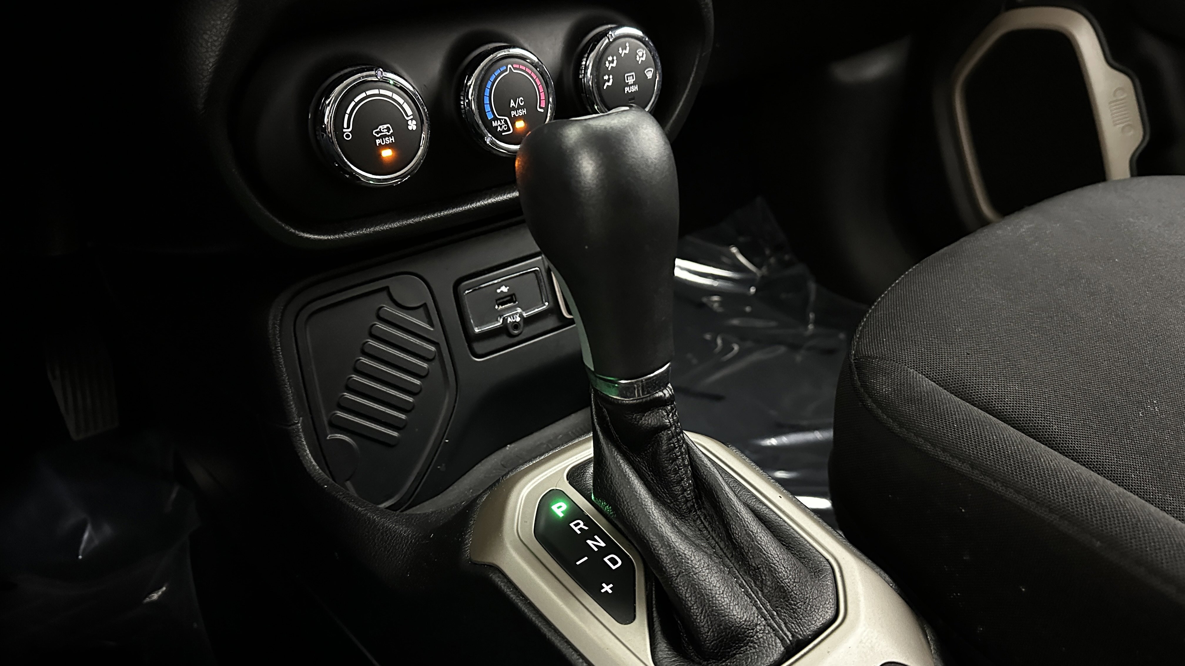 Used 2016 Jeep Renegade Sport w/ Power & Air Group image 12