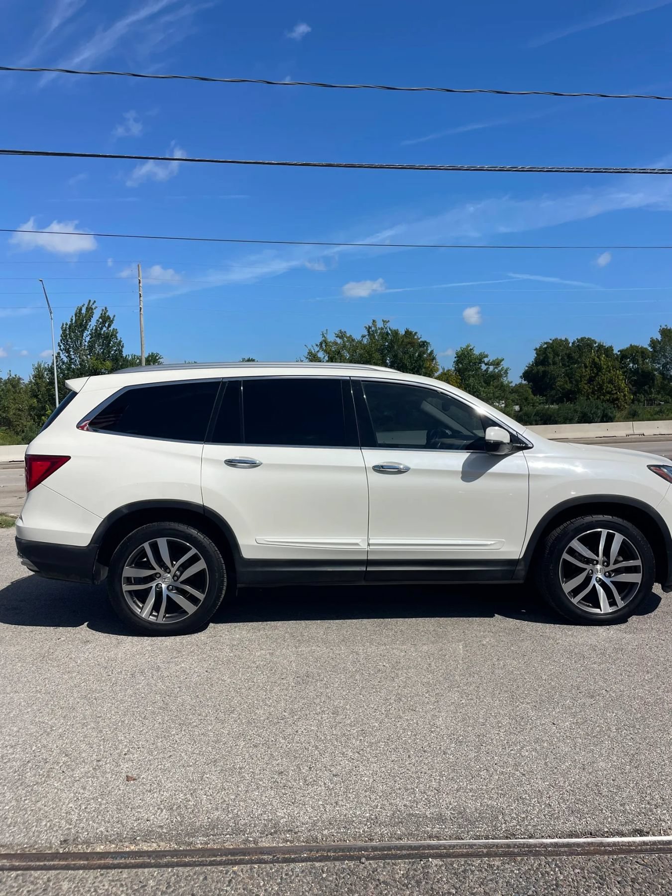 Used 2017 Honda Pilot Elite image 4