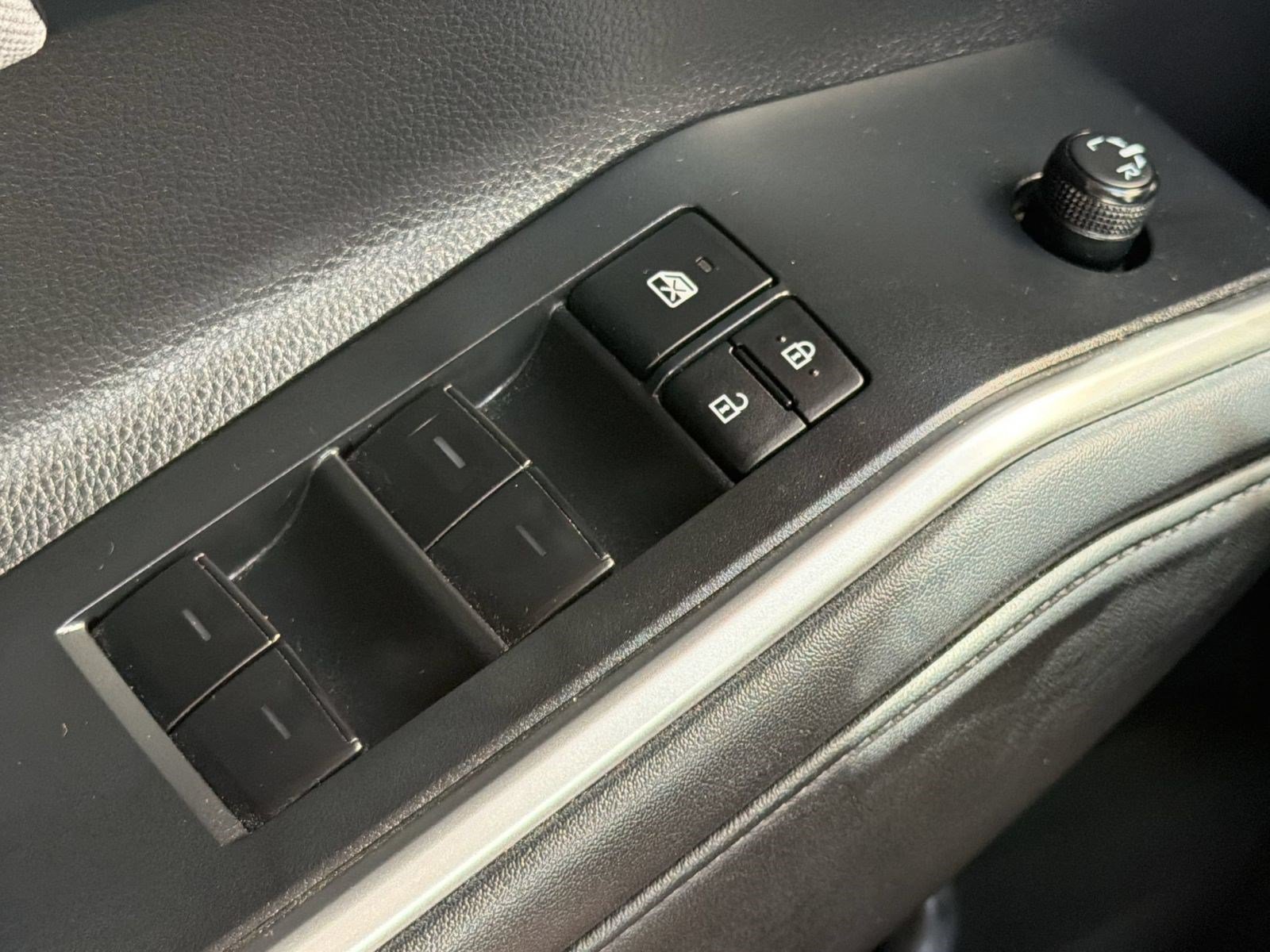Used 2022 Toyota Highlander LE FWD image 30