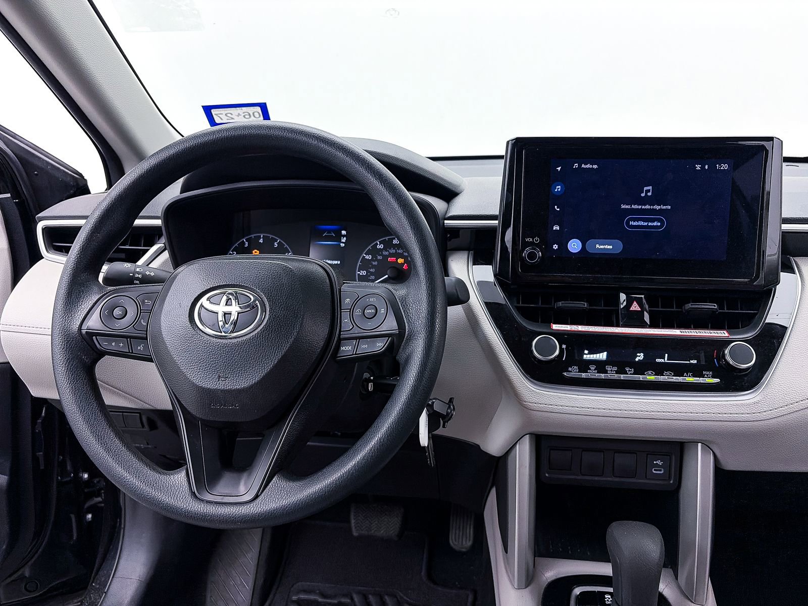 Used 2025 Toyota Corolla Cross L FWD image 3