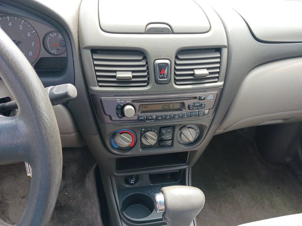 Used 2002 Nissan Sentra GXE image 14