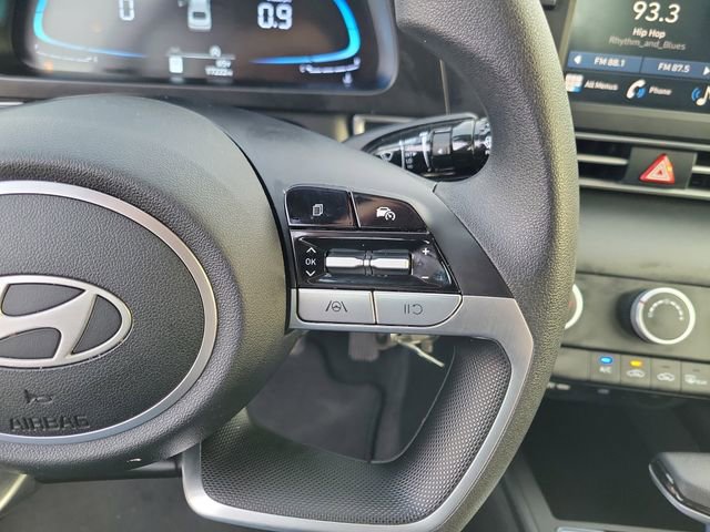 Used 2025 Hyundai Elantra SE image 16