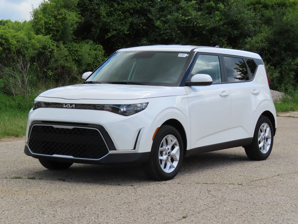 Certified 2025 Kia Soul LX w/ LX Technology Package FWD image 18