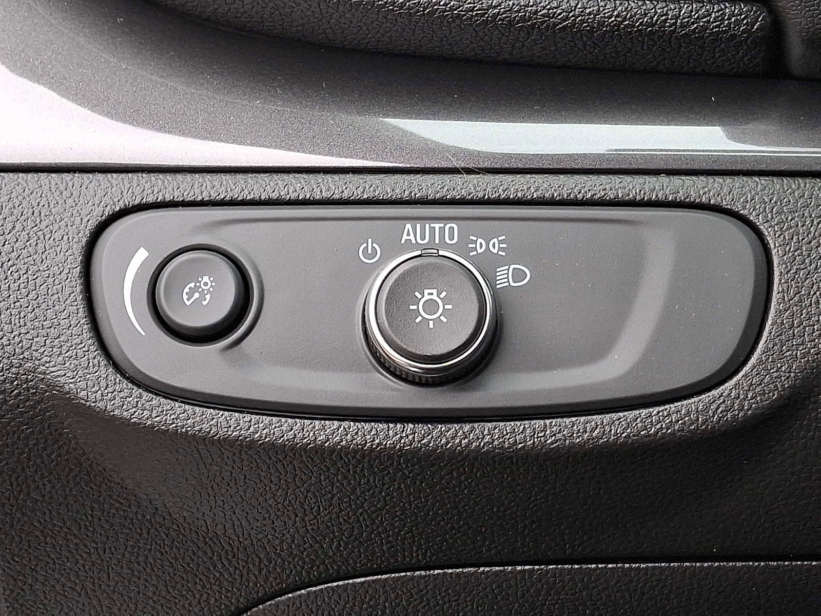 Used 2022 Buick Encore Preferred image 23