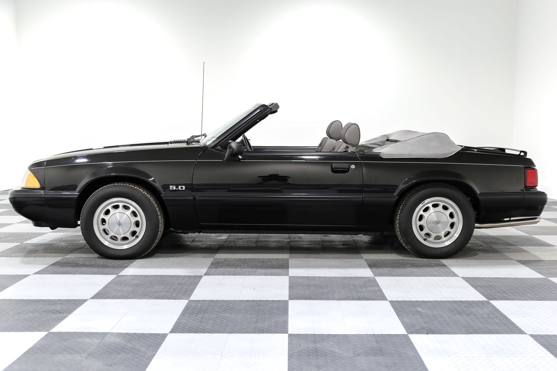 Used 1989 Ford Mustang LX RWD image 6