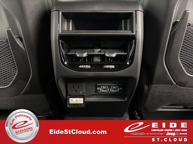 New 2025 Jeep Grand Cherokee Altitude image 33