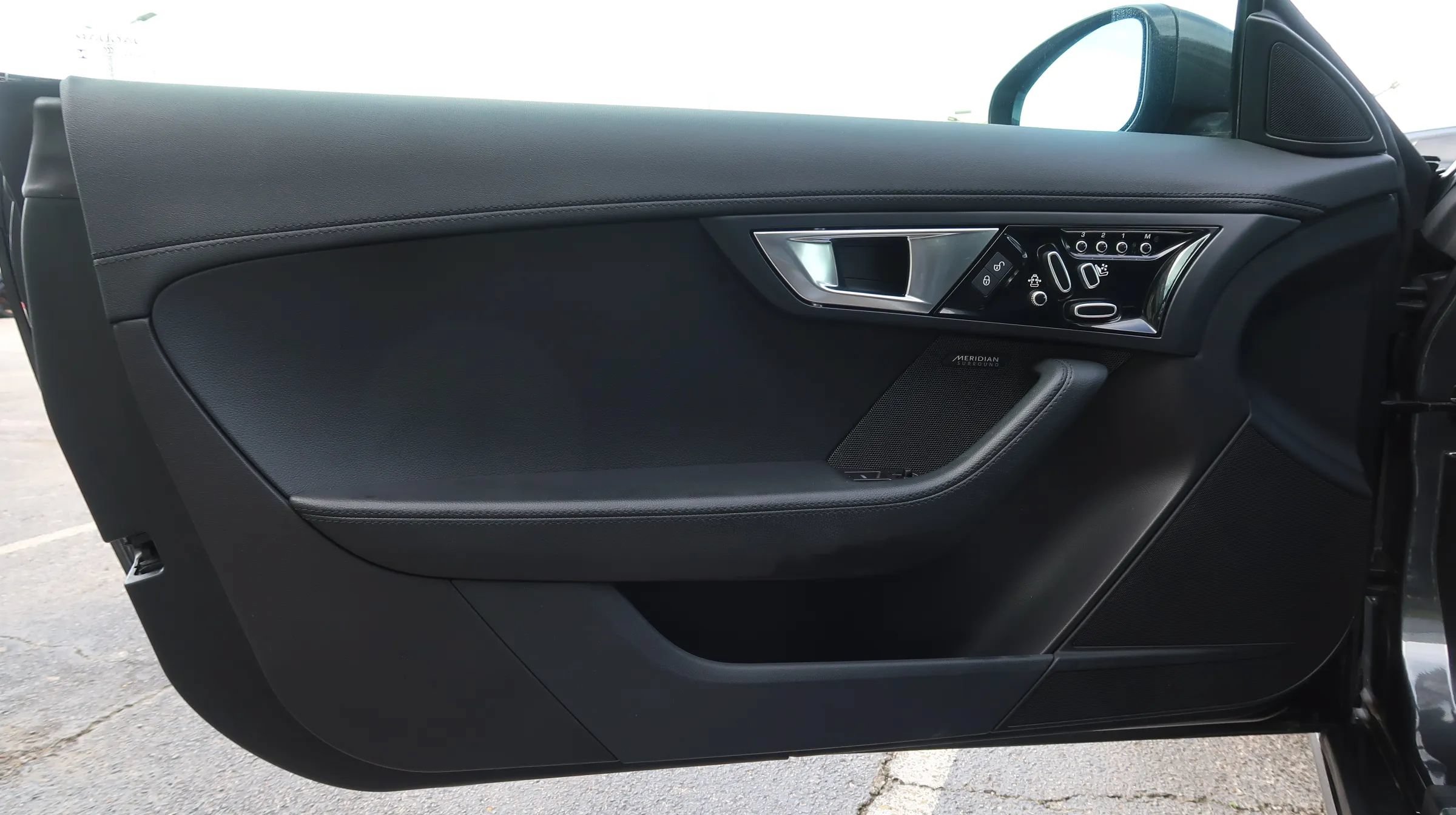 Used 2016 Jaguar F-TYPE Convertible RWD image 41