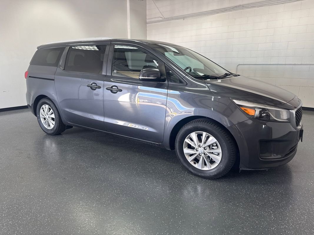 Used 2015 Kia Sedona LX w/ LX Convenience Package image 2