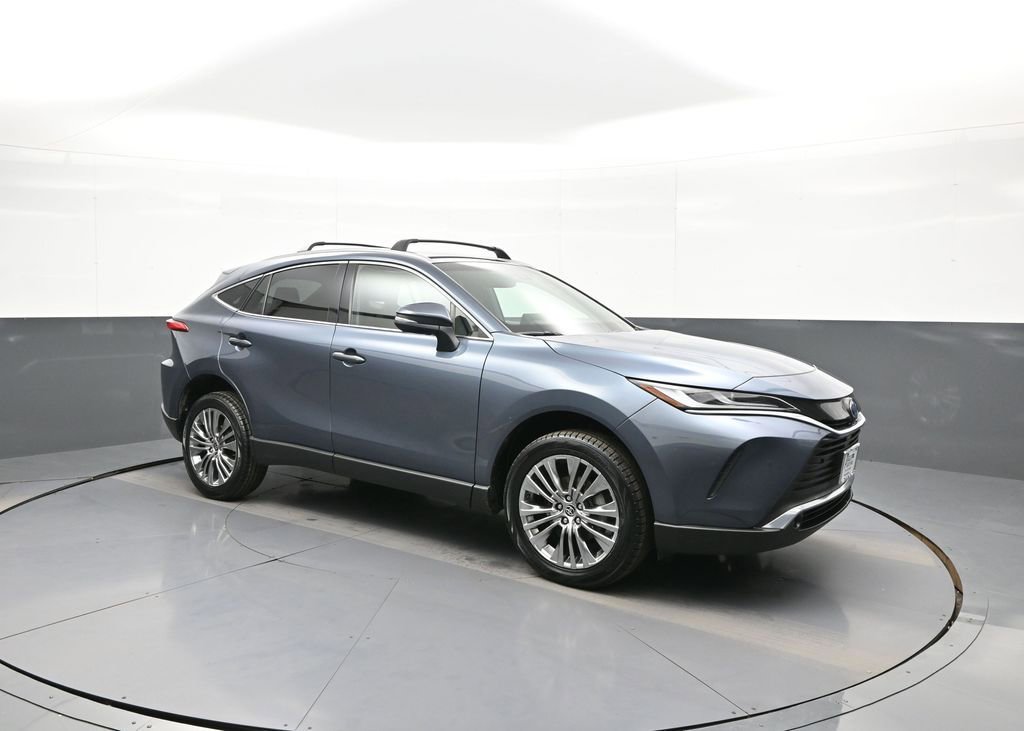 Certified 2023 Toyota Venza XLE AWD/4WD image 4