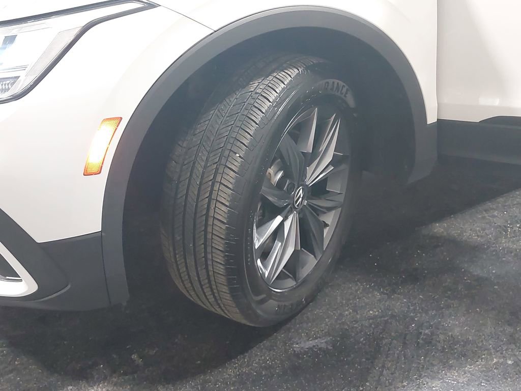 Used 2022 Volkswagen Tiguan SE image 31