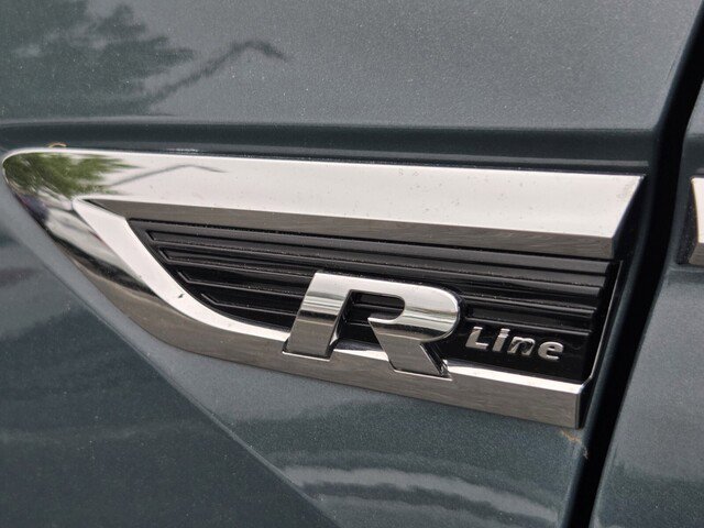 Used 2021 Volkswagen Tiguan SEL Premium R-Line image 32