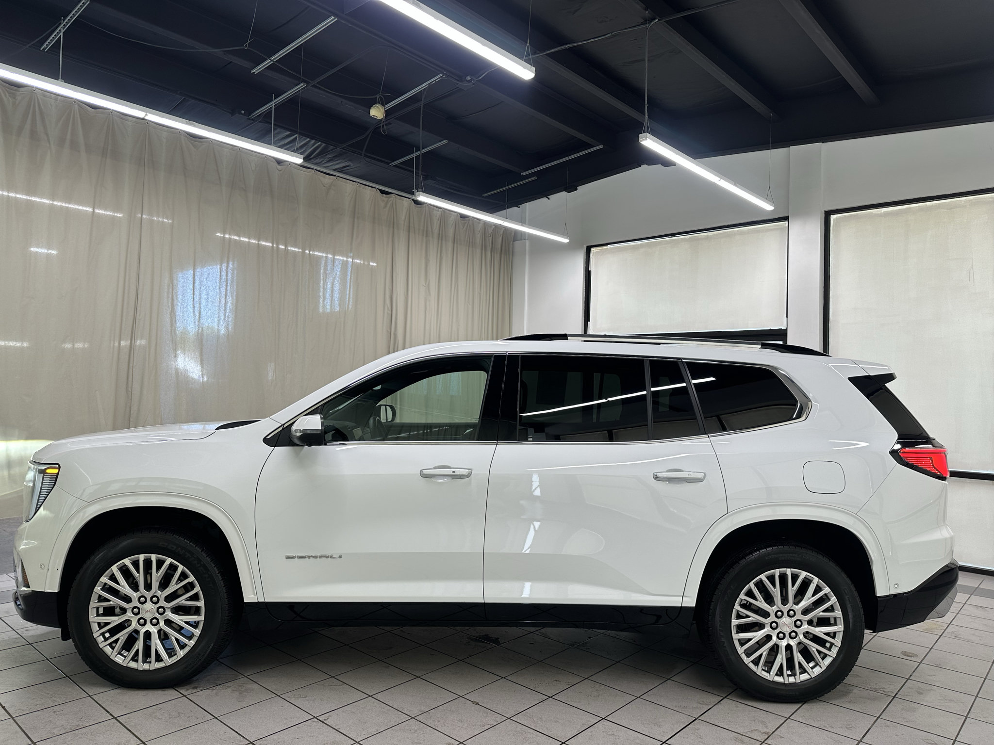 Certified 2026 GMC Acadia Denali w/ Super Cruise Package AWD/4WD image 11