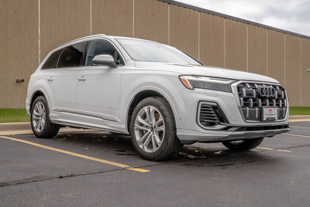 Used 2025 Audi Q7 3.0T Premium Plus AWD/4WD image 2