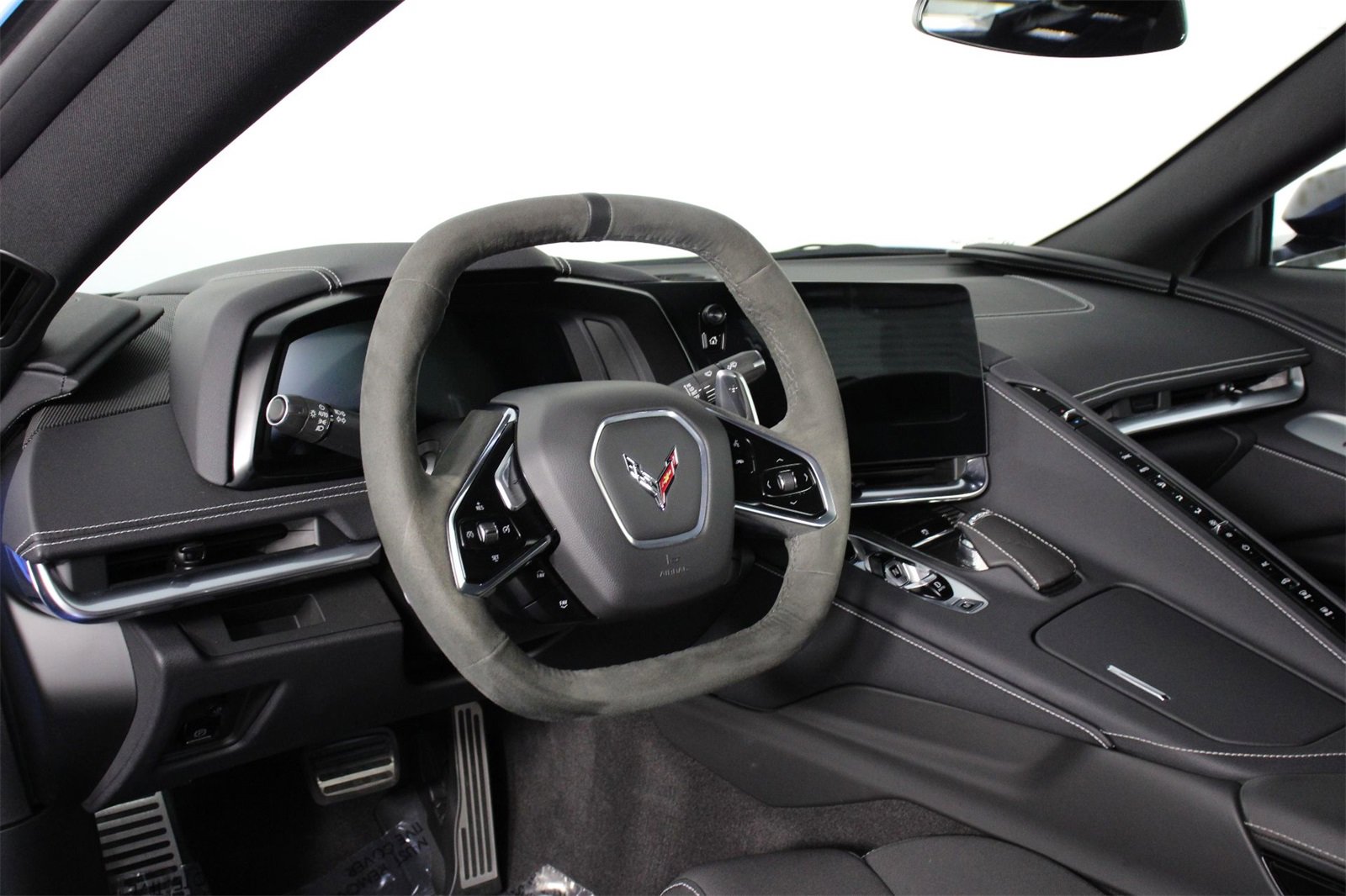 Used 2023 Chevrolet Corvette Stingray Coupe w/ Z51 Performance Package image 12