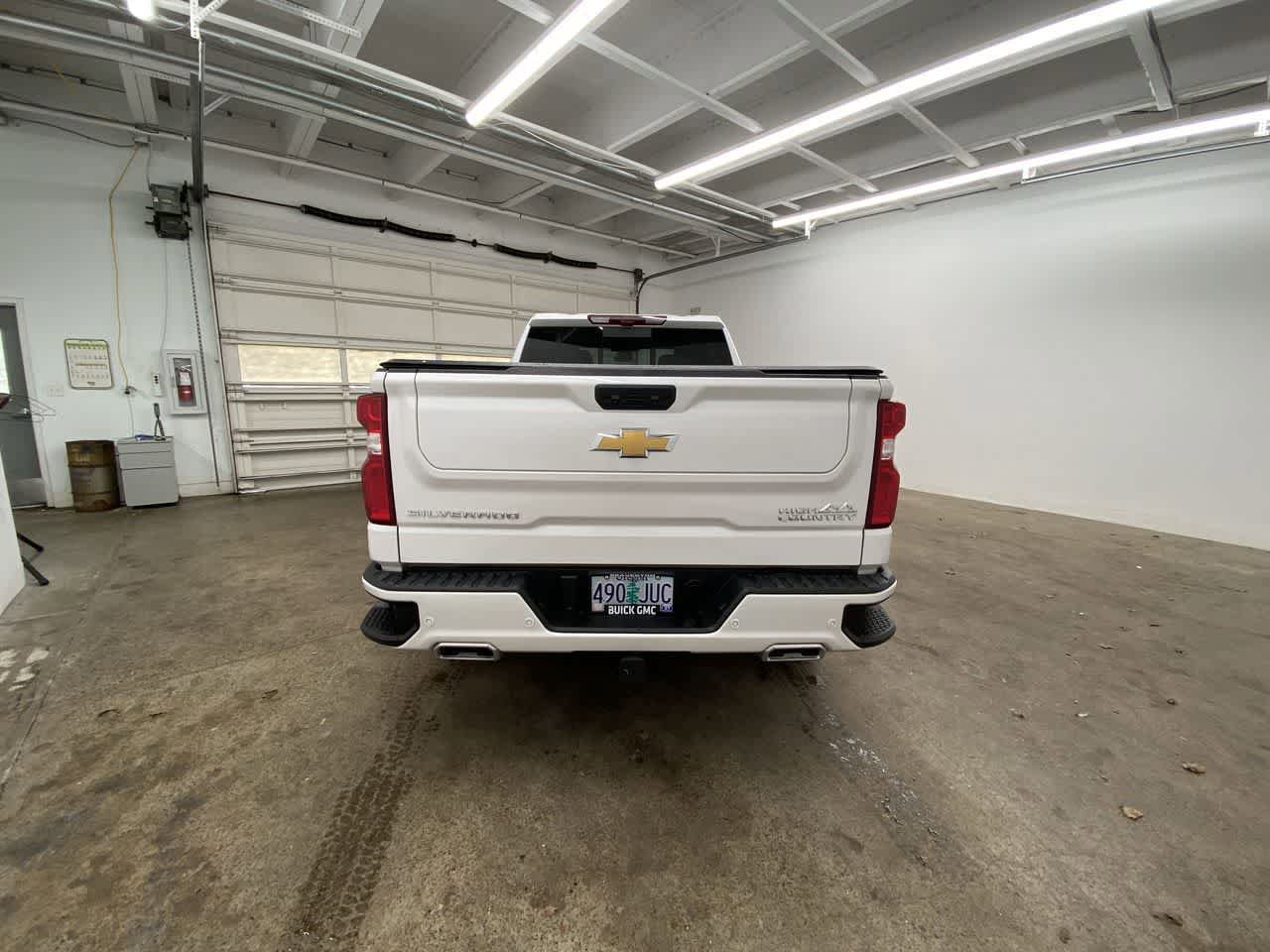 Used 2024 Chevrolet Silverado 1500 High Country w/ Technology Package AWD/4WD image 5