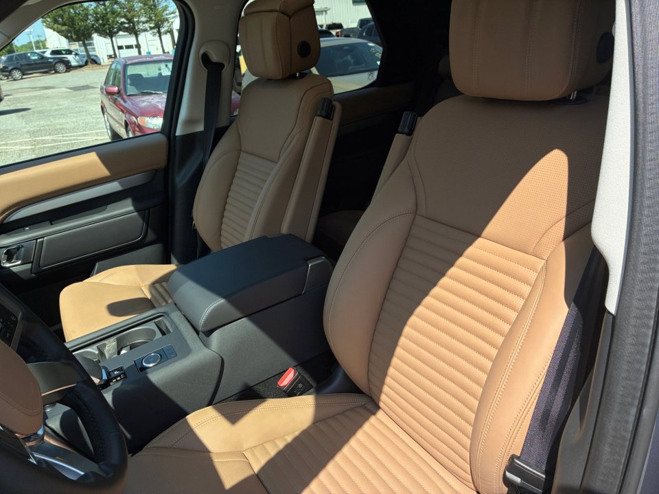 New 2026 Land Rover Discovery Limited Edition AWD/4WD image 30