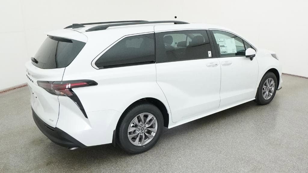 New 2026 Toyota Sienna XLE image 11