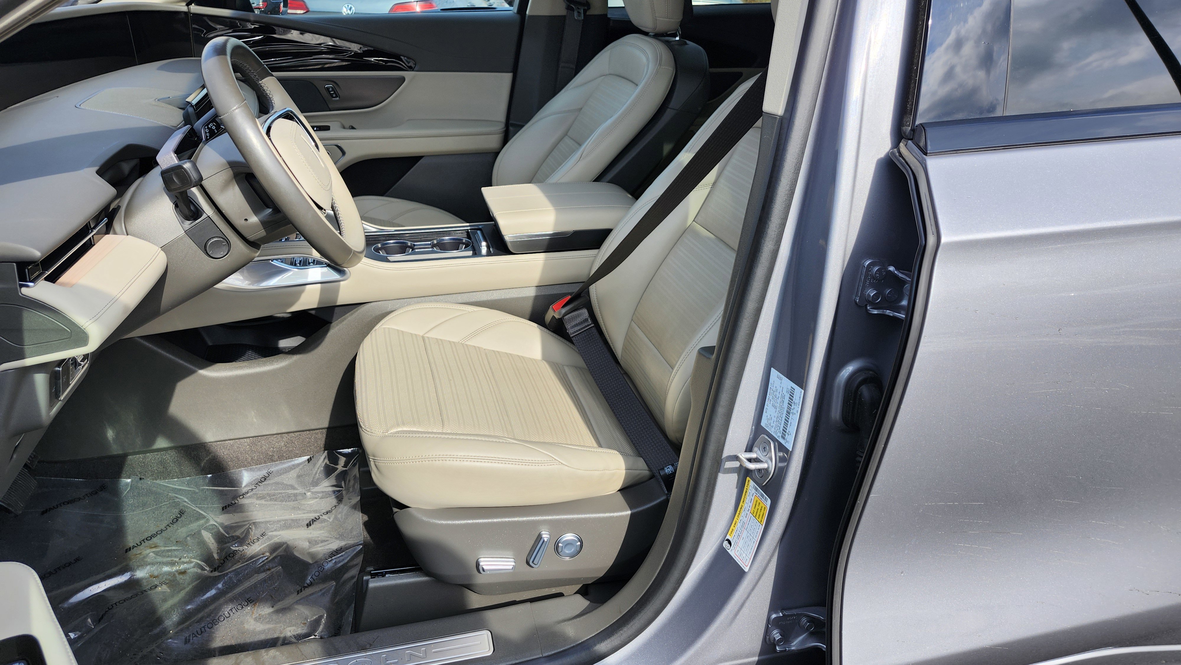 Used 2024 Lincoln Nautilus Reserve w/ Equipment Group 202A image 24