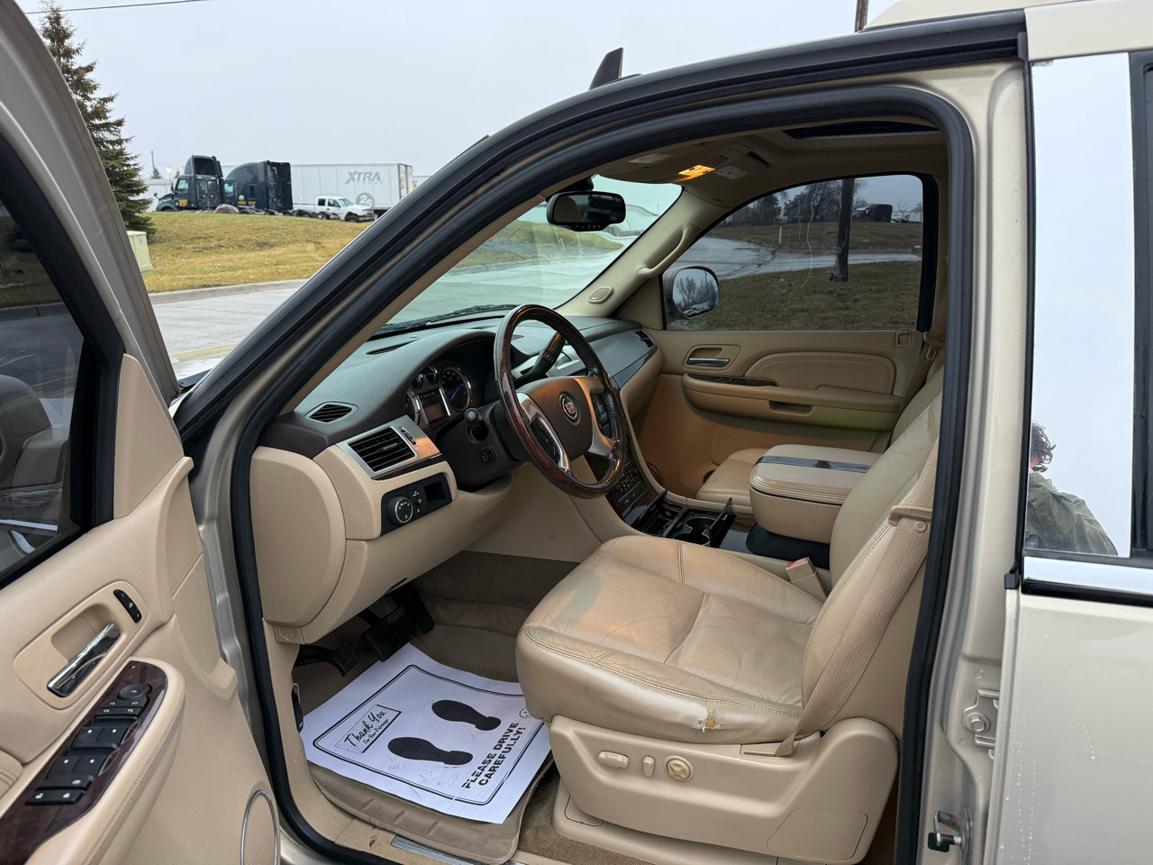 Used 2009 Cadillac Escalade ESV AWD image 12