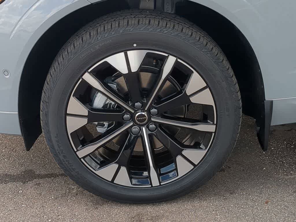 New 2026 Volvo XC60 B5 Plus w/ Protection Package Premier AWD/4WD image 13
