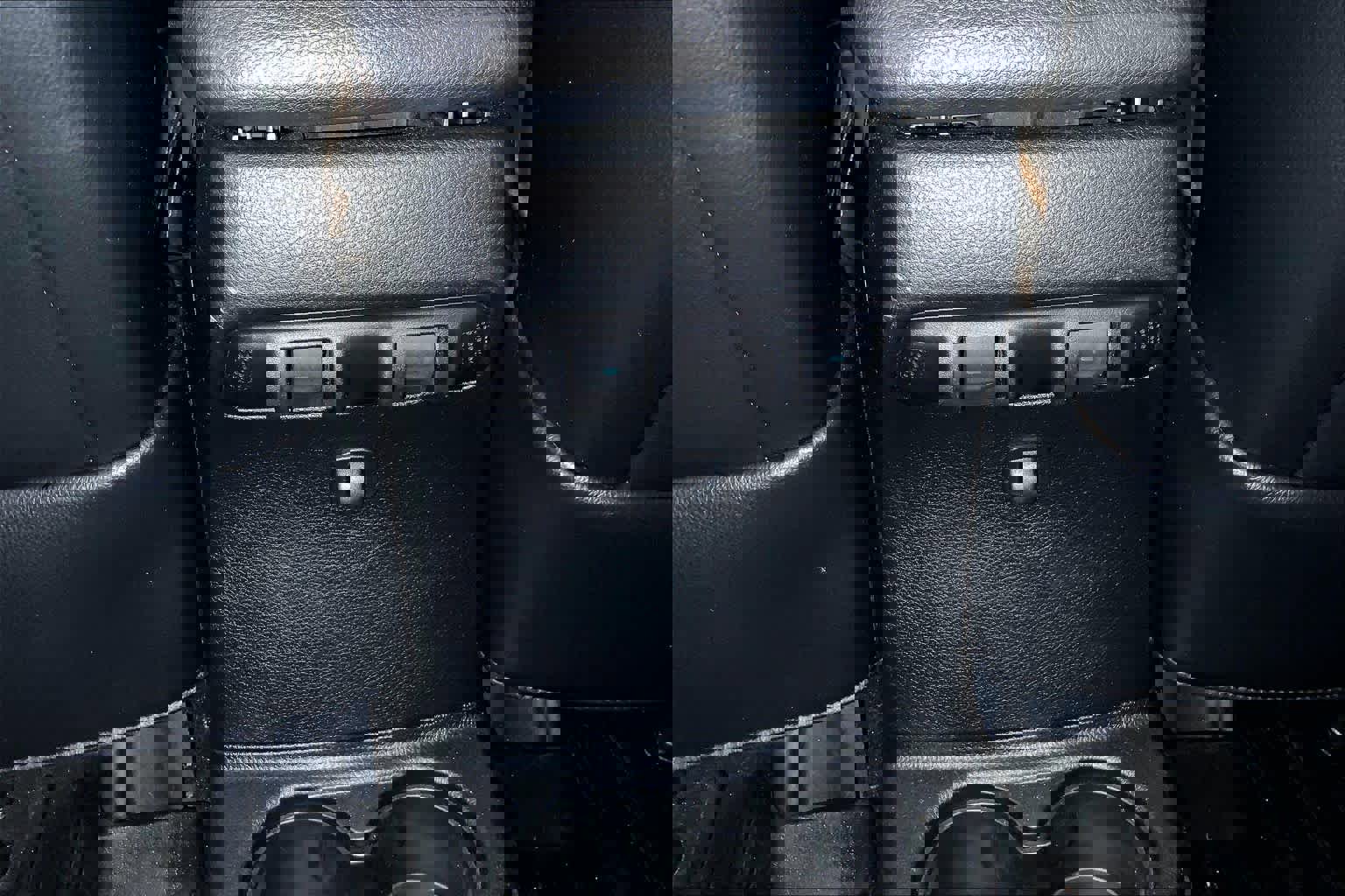 Used 2017 Jeep Wrangler Unlimited Sahara w/ Connectivity Group image 33