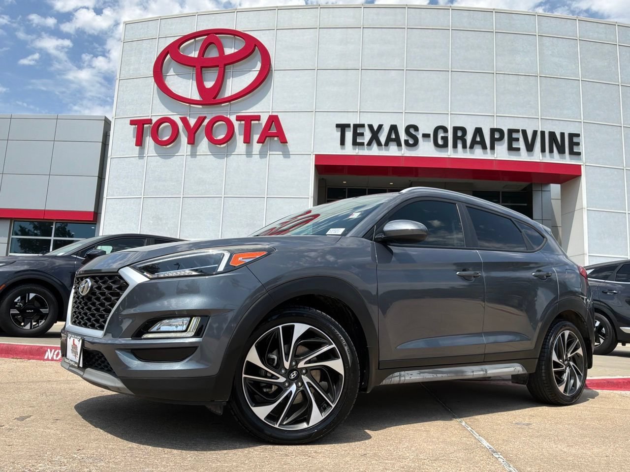 Used 2019 Hyundai Tucson Sport FWD image 2