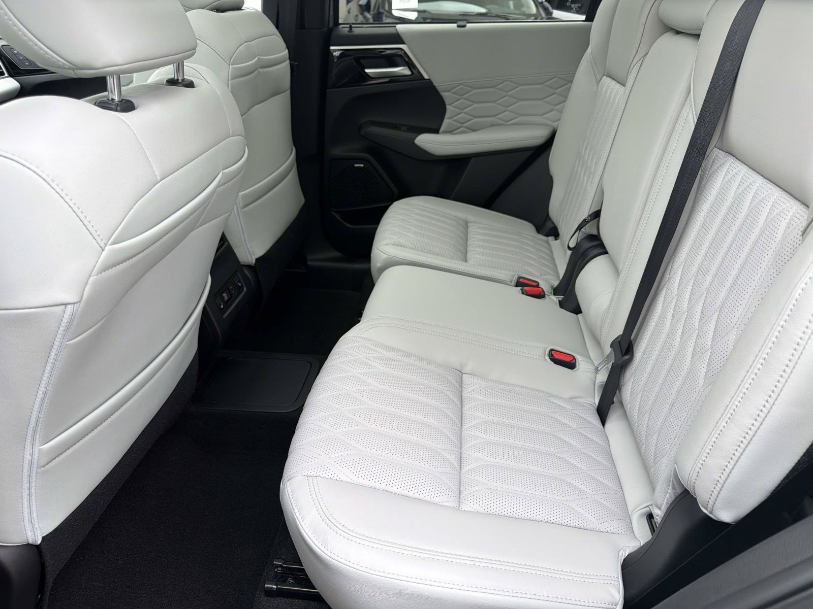 New 2026 Mitsubishi Outlander SEL AWD/4WD image 9