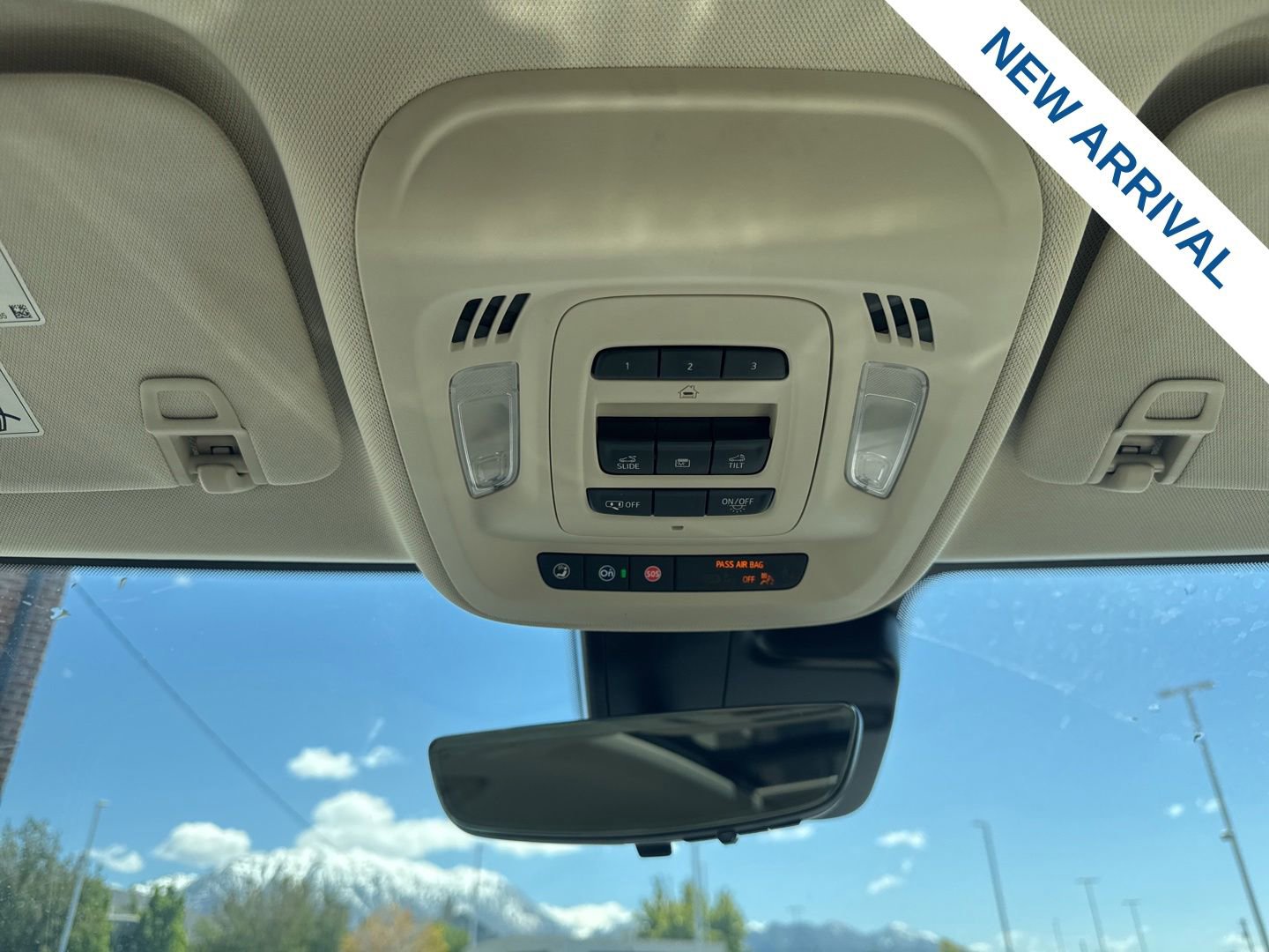 Used 2022 Buick Envision Avenir w/ Technology Package II FWD image 27