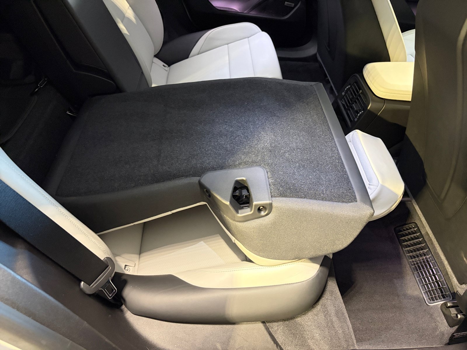 Certified 2022 Porsche Taycan 4S AWD/4WD image 28