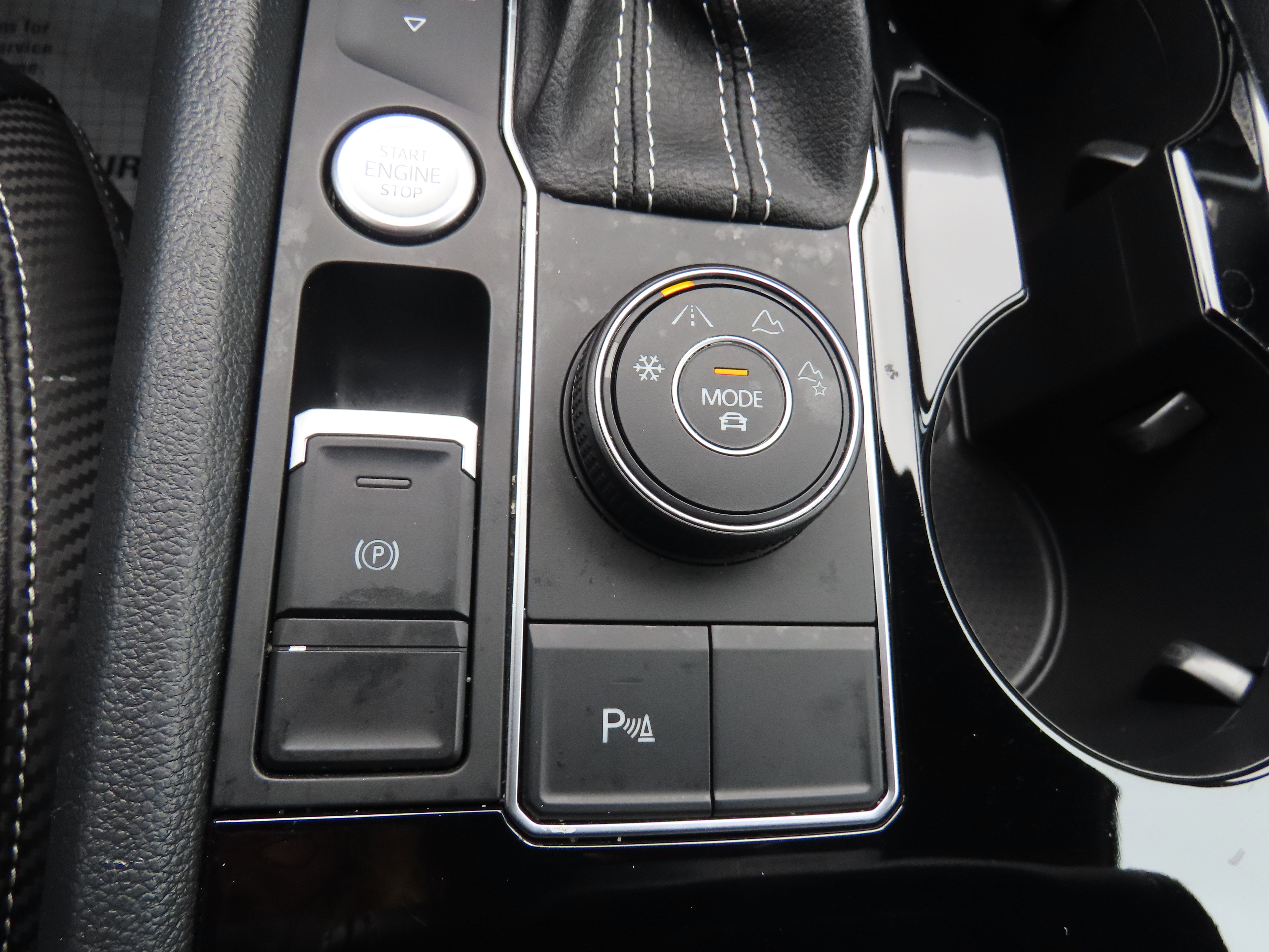 Used 2022 Volkswagen Atlas Cross Sport SE w/ Panoramic Sunroof Package image 31